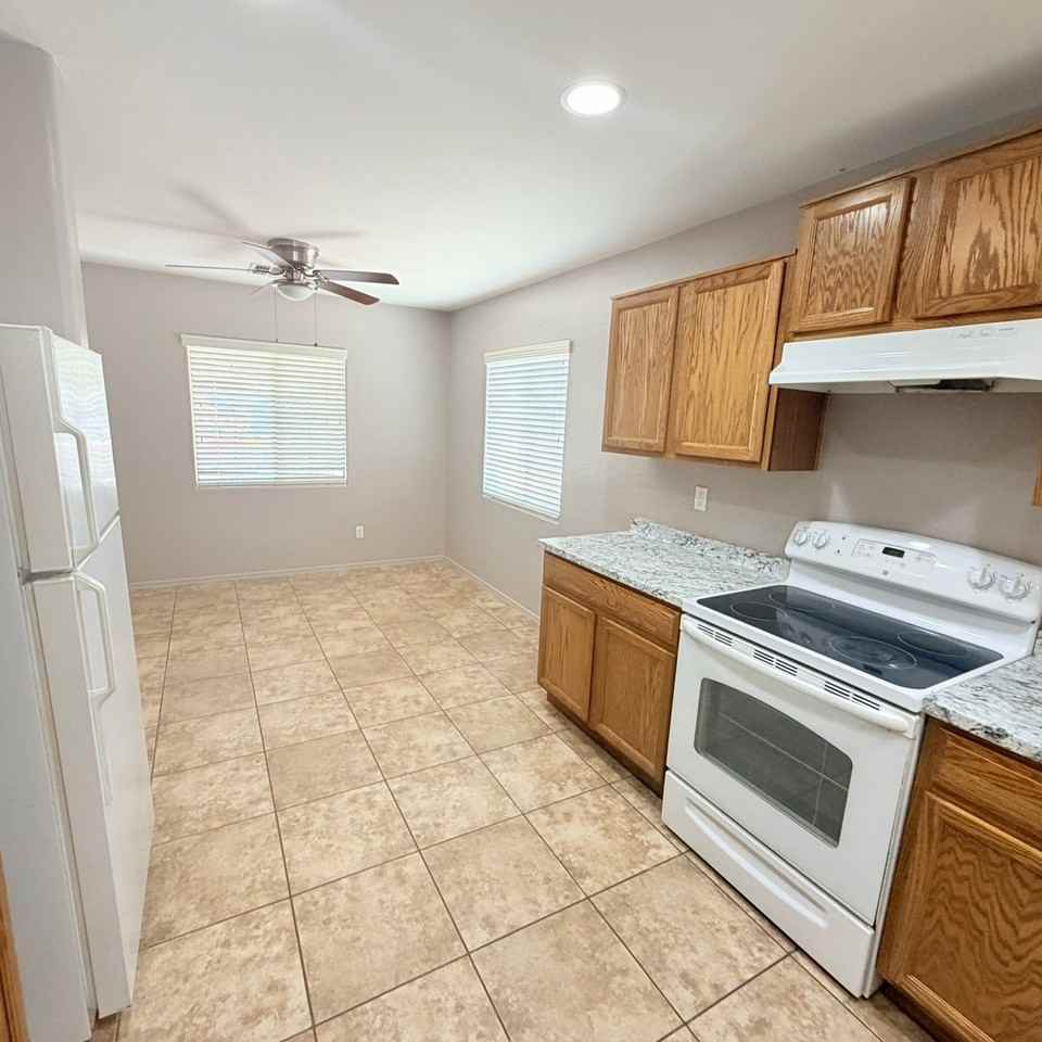 43845 W Arizona Ave - Photo 5 of 20