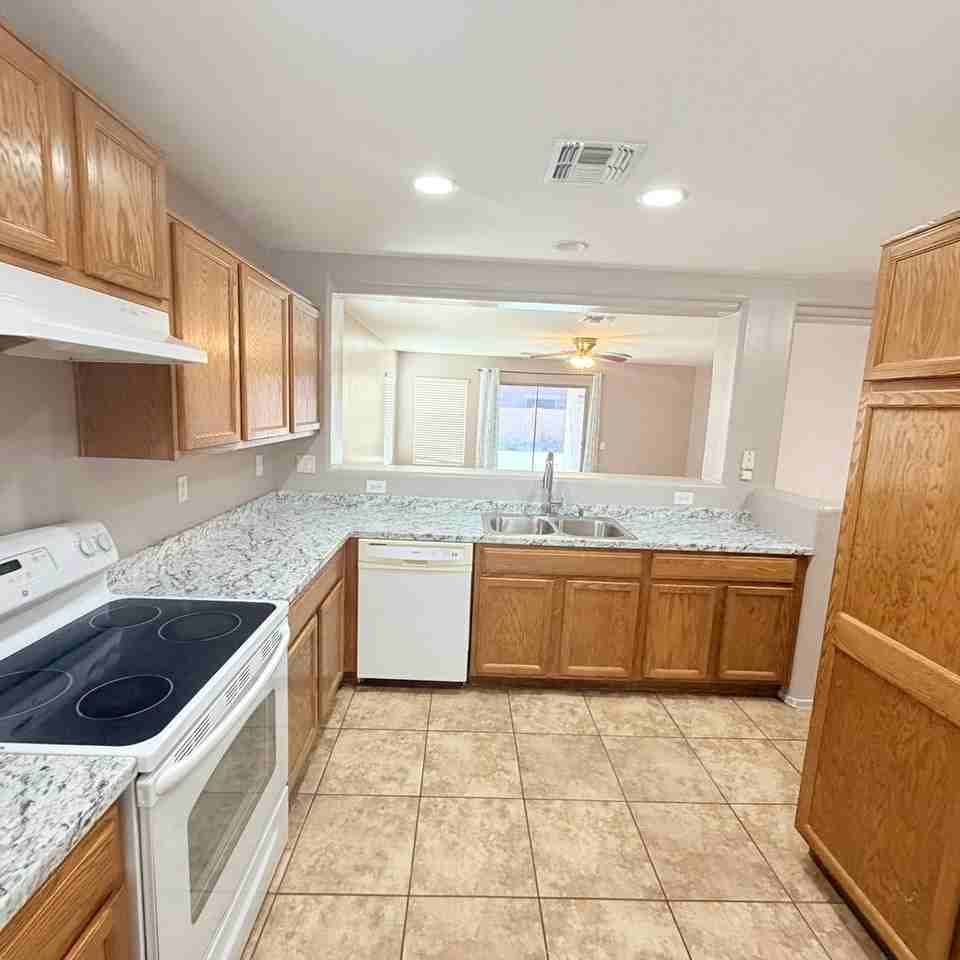 43845 W Arizona Ave - Photo 6 of 20