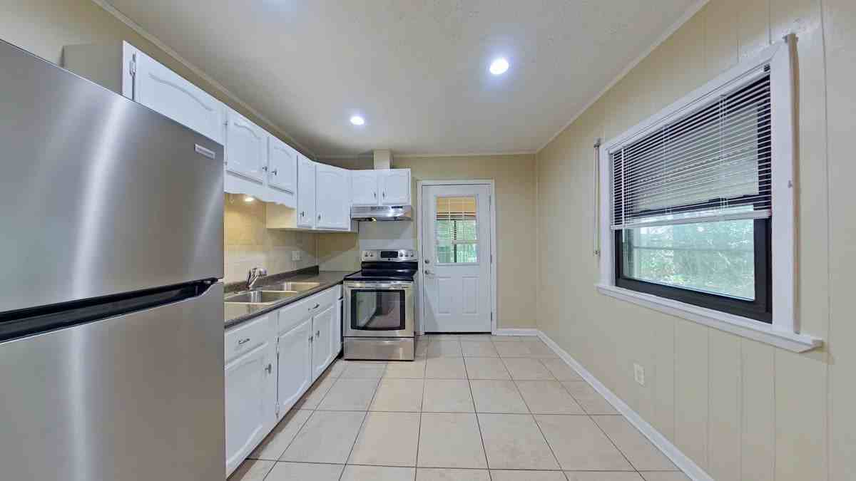 511 Fir Ave - Photo 6 of 14