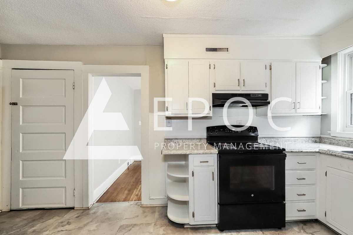 1115 S Benbow Rd - Photo 3 of 15