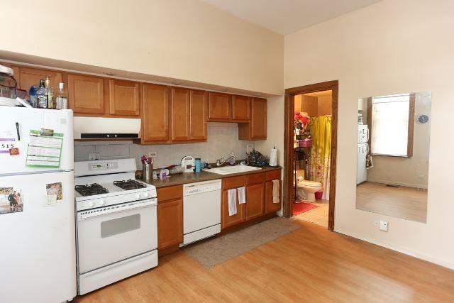 2057 W Roscoe St #1 - Photo 3 of 20