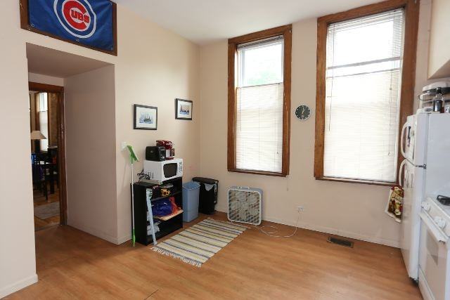 2057 W Roscoe St #1 - Photo 4 of 20