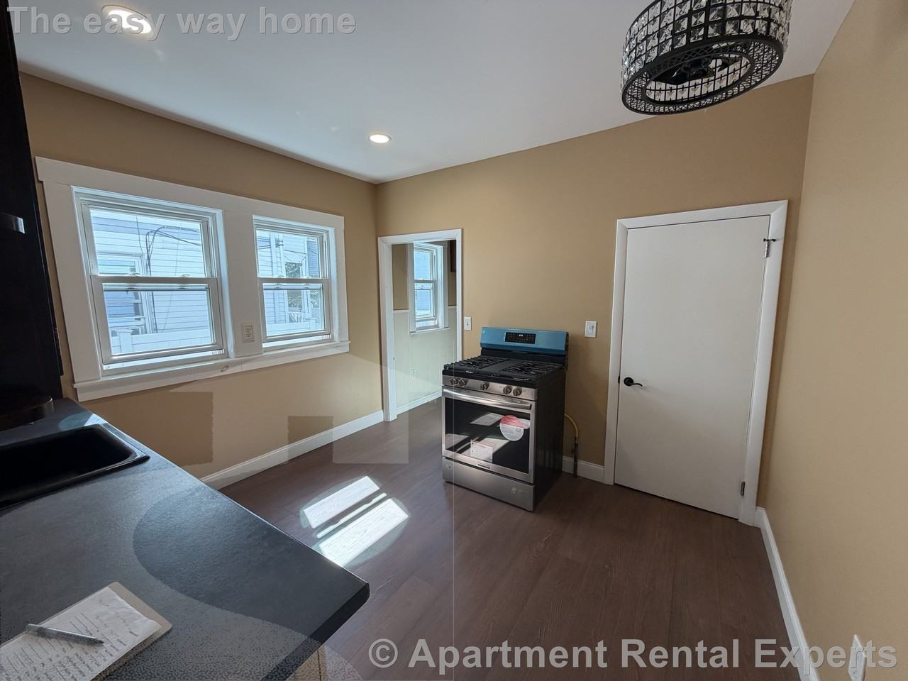 10 Bradford Ave - Photo 2 of 11