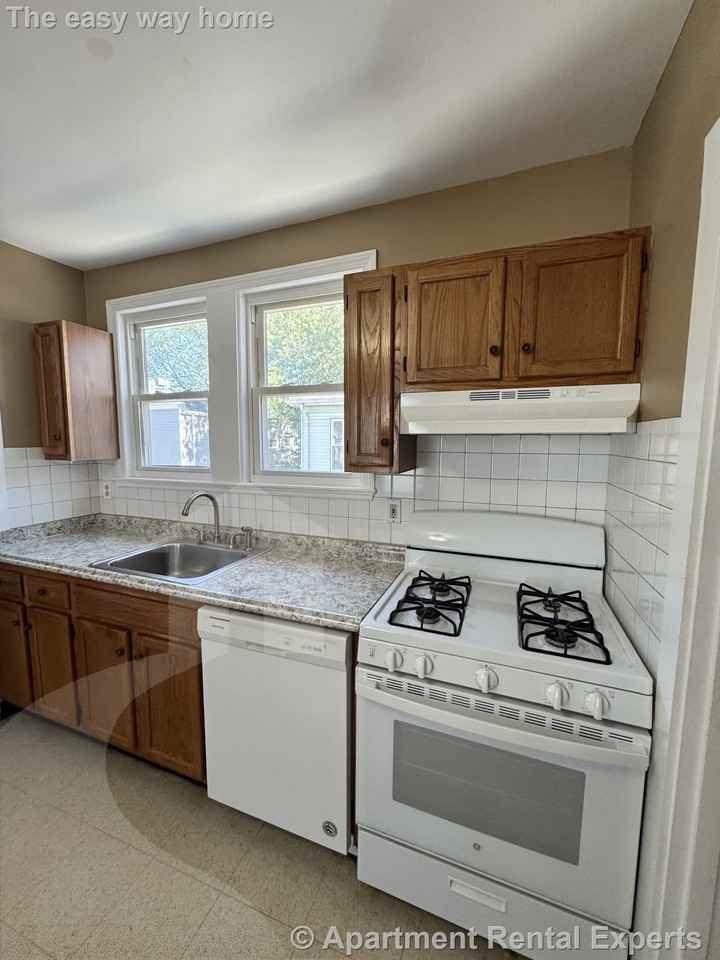 95 Flint St #2 - Photo 4 of 17