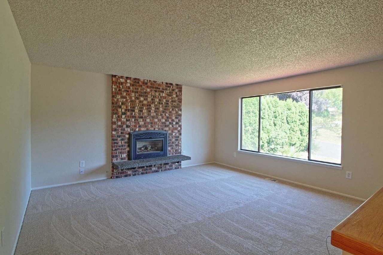 18203 145th Ct Ne - Photo 5 of 15