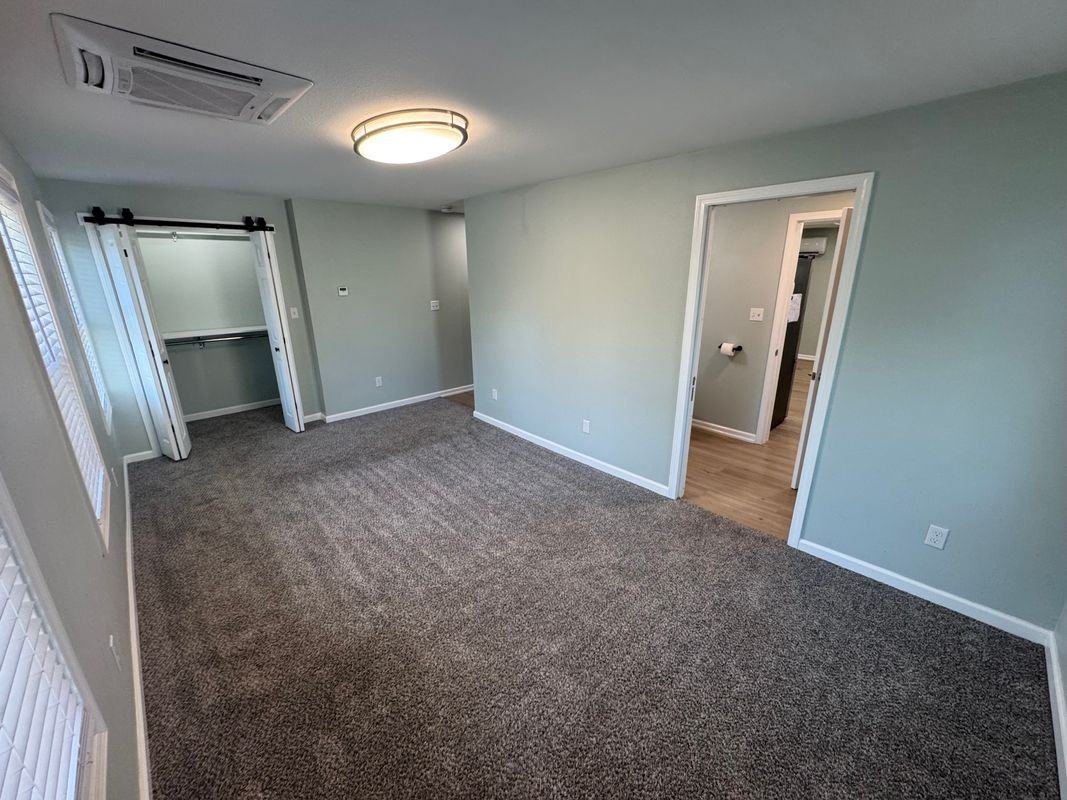 517 E Chestnut St - Photo 5 of 10