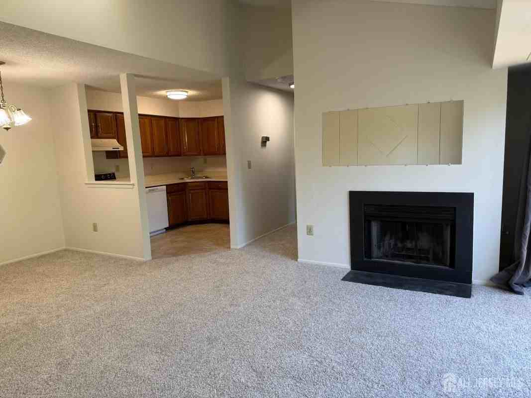 2104 Aspen Dr - Photo 4 of 10