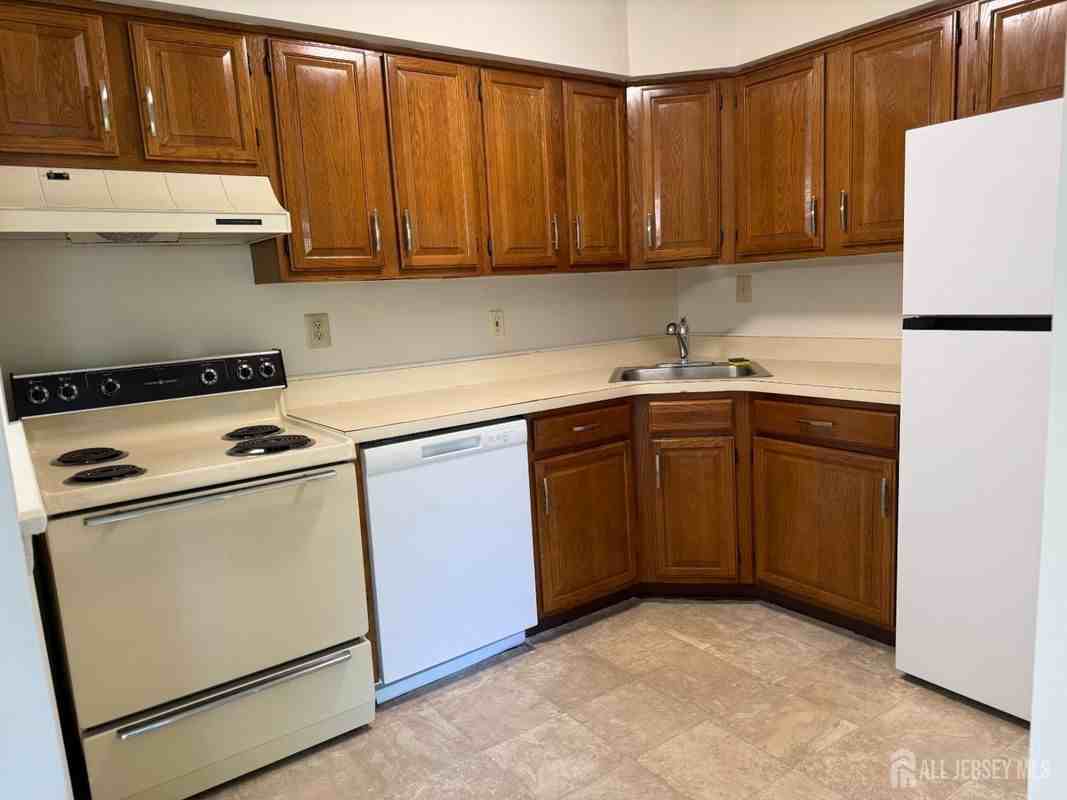 2104 Aspen Dr - Photo 6 of 10