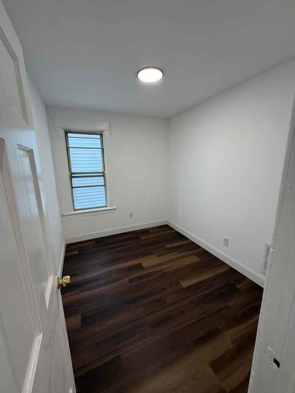 332 Duane Ave - Photo 2 of 19