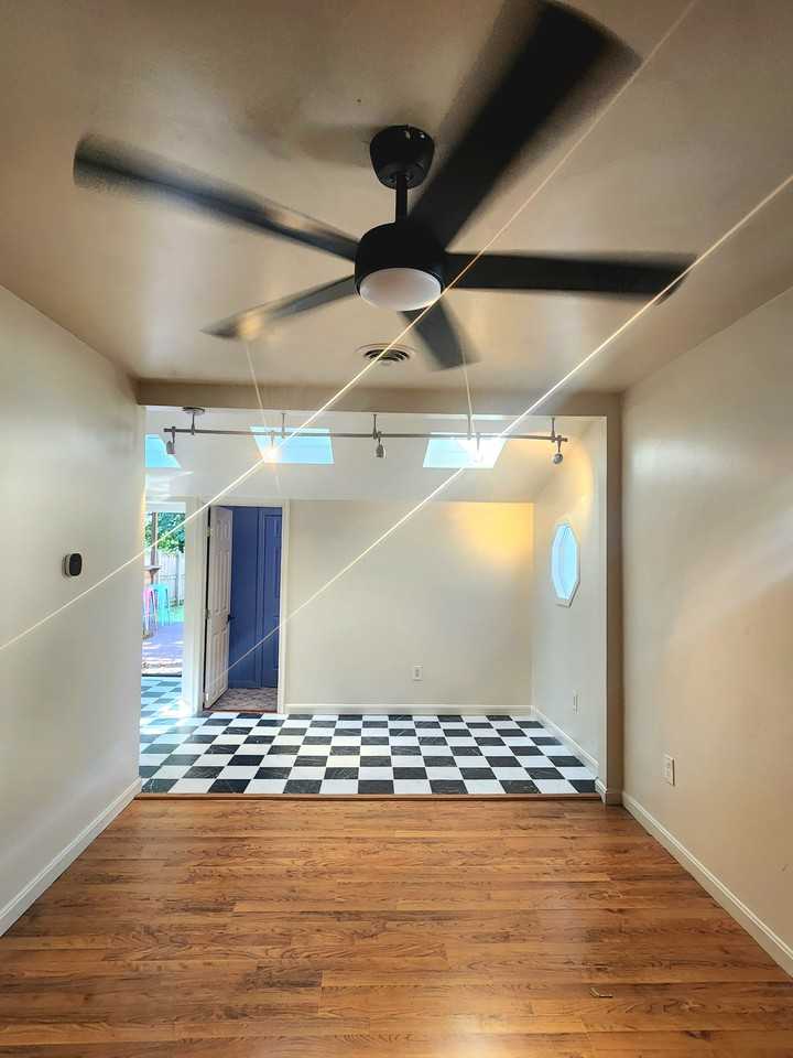 1724 Shore Dr - Photo 3 of 15