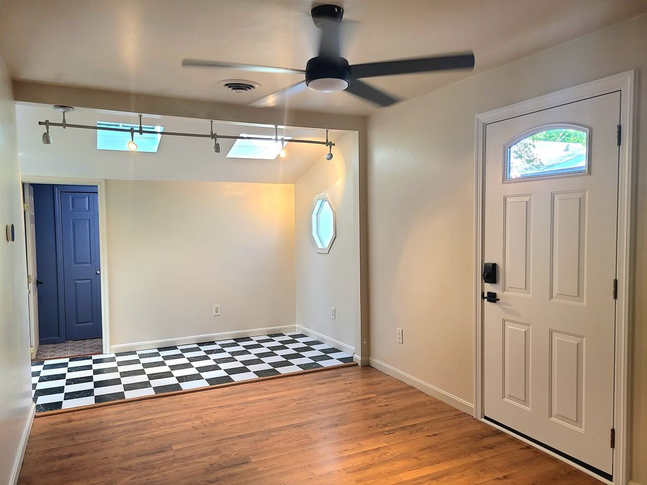 1724 Shore Dr - Photo 4 of 15