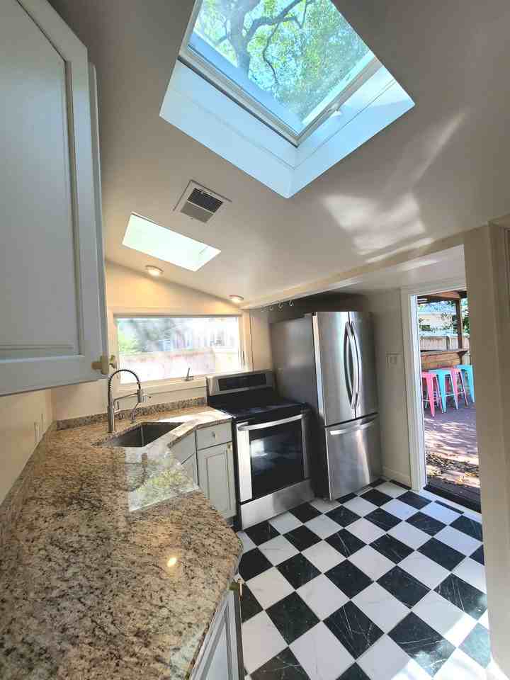1724 Shore Dr - Photo 6 of 15