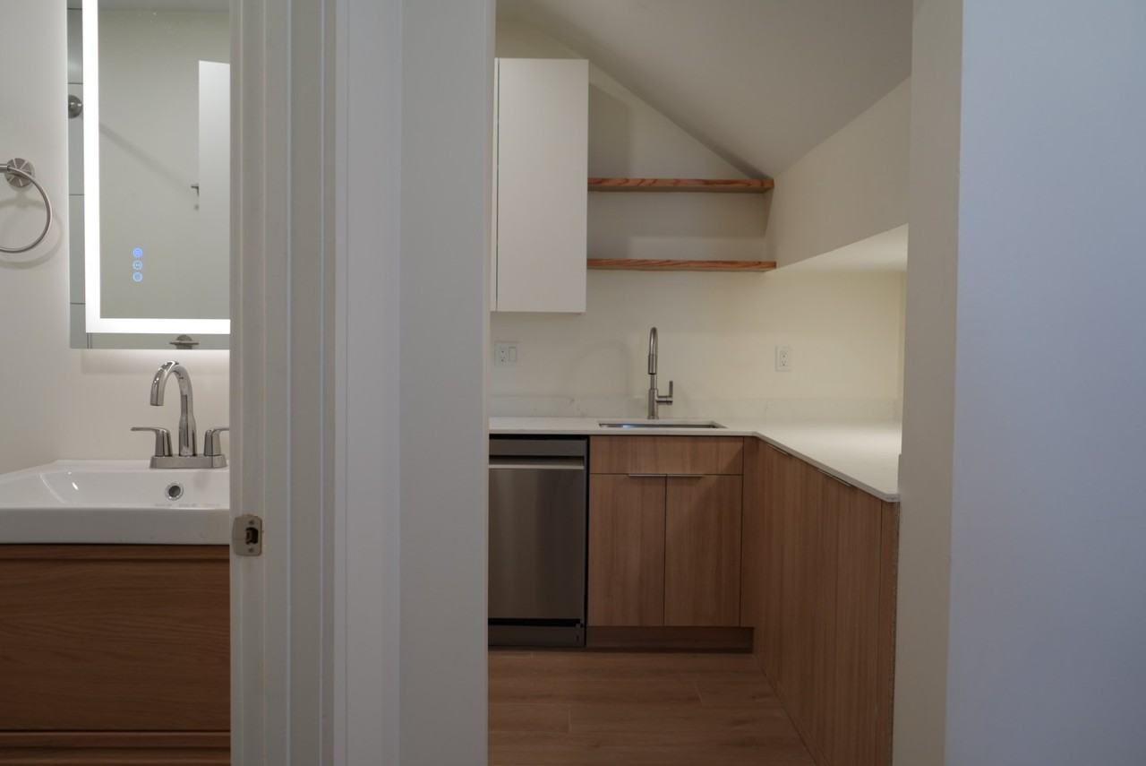 1082 Commonwealth Ave #001