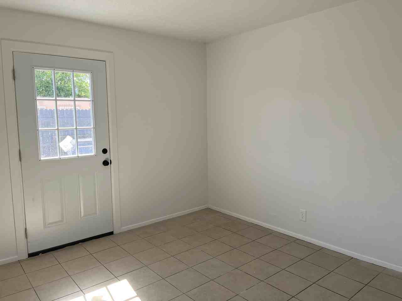 3444 Ross Ave Se - Photo 3 of 34