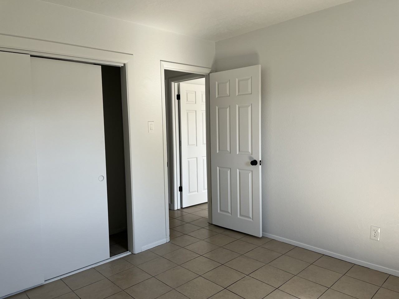 3444 Ross Ave Se - Photo 4 of 34