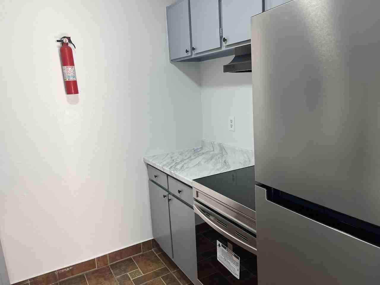 3440 Ross Ave Se - Photo 5 of 24