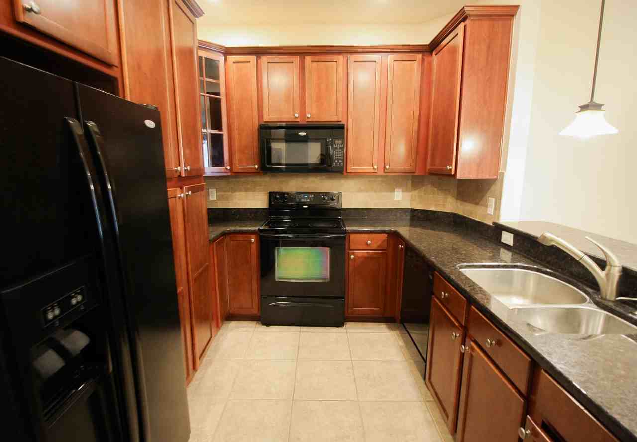 7936 Limestone Ln - Photo 3 of 21