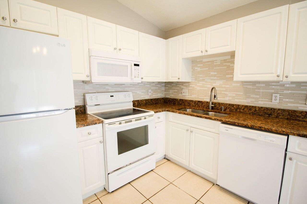 5454 Kensington St - Photo 2 of 15