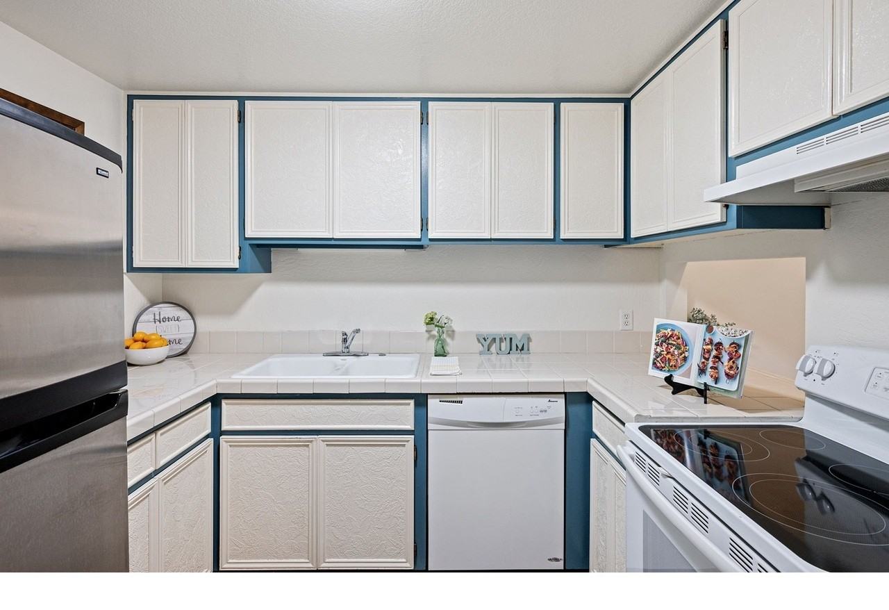 312 Hunington Ave - Photo 3 of 28