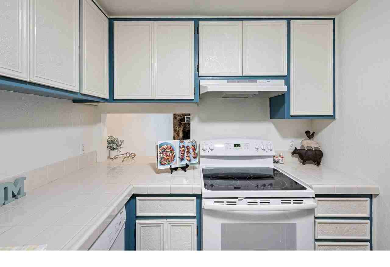312 Hunington Ave - Photo 5 of 28