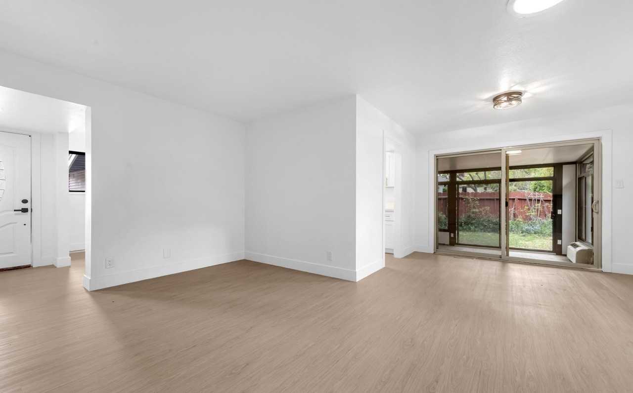 1001 Kings Row - Photo 2 of 31