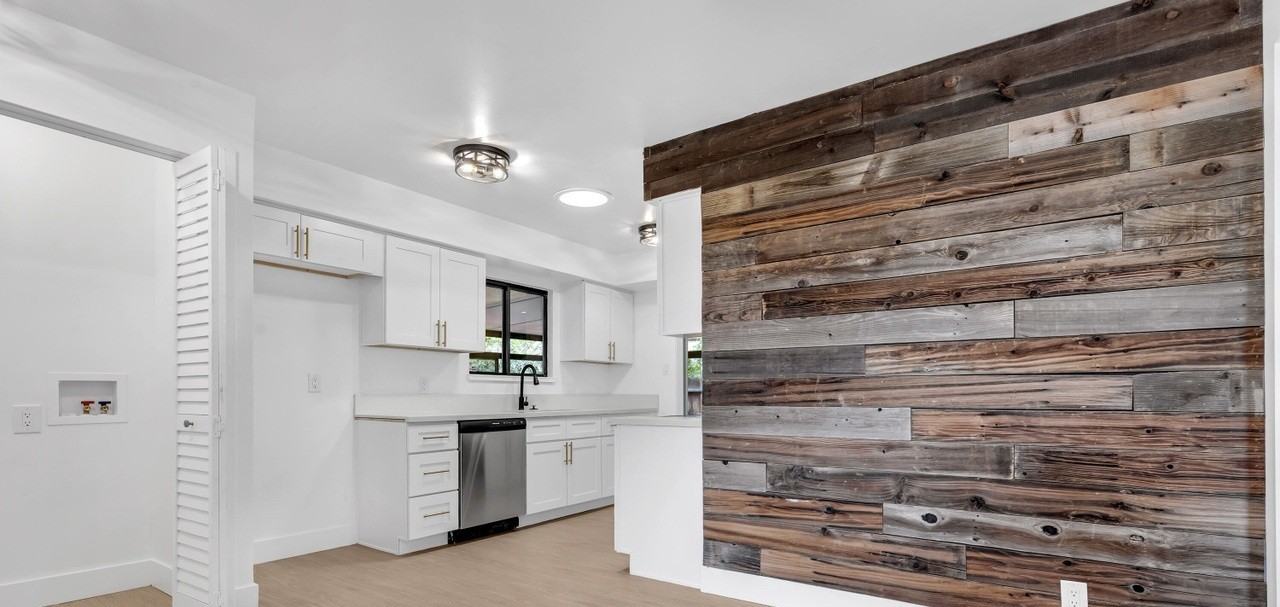 1001 Kings Row - Photo 3 of 31