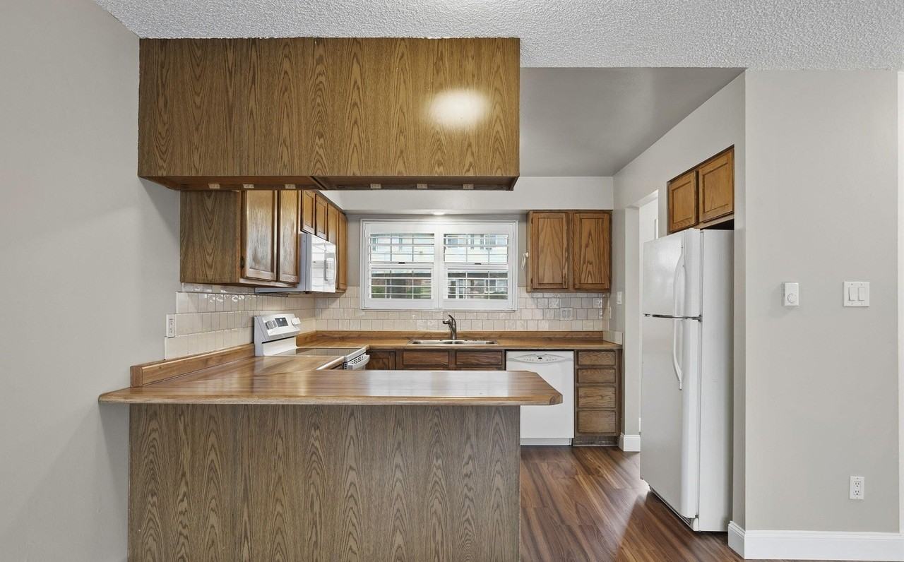 227 Smithridge Park - Photo 3 of 17