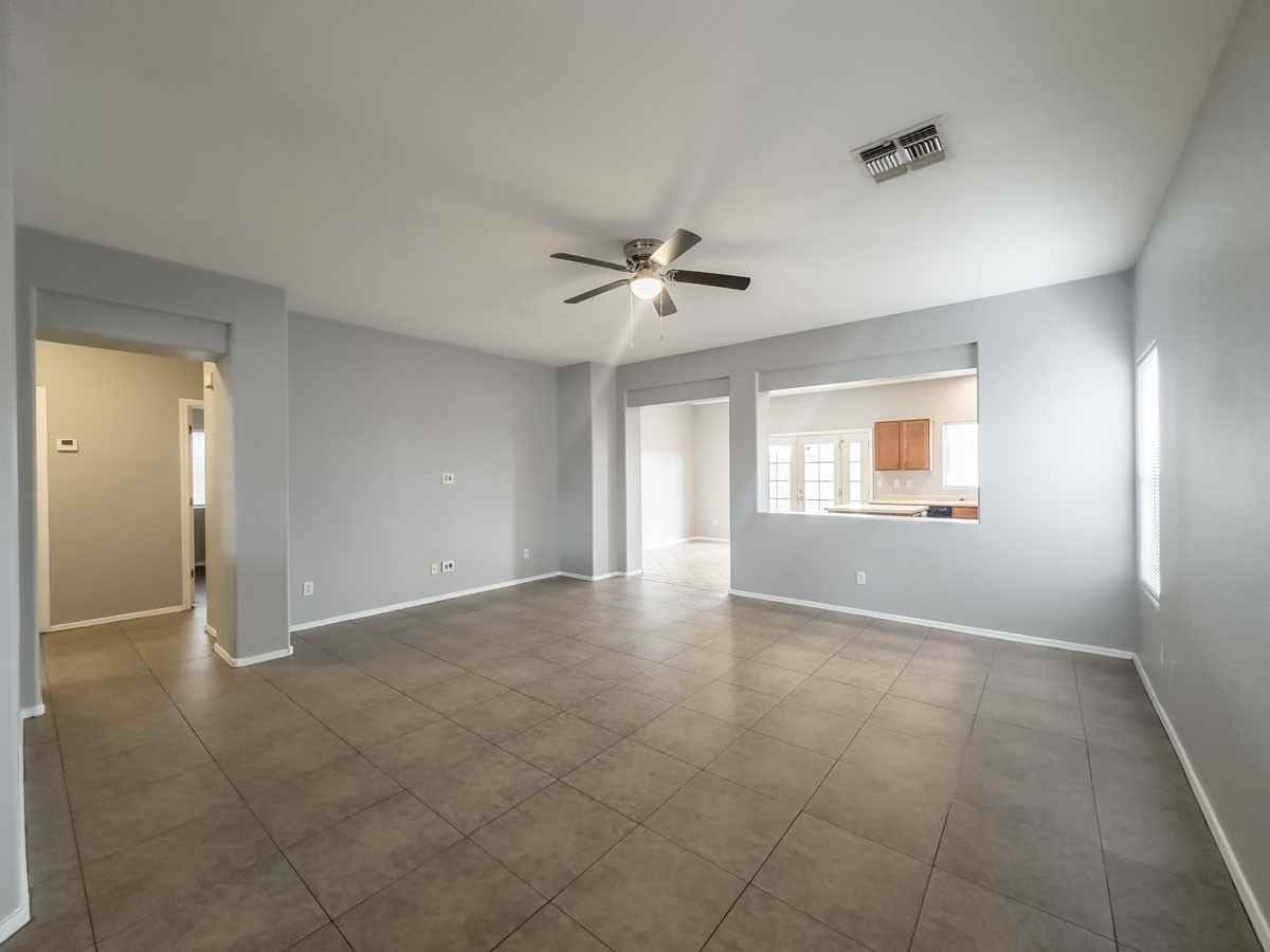 13009 W Sheila Ln - Photo 6 of 22
