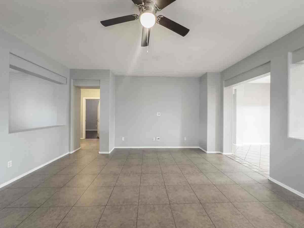 13009 W Sheila Ln - Photo 7 of 22