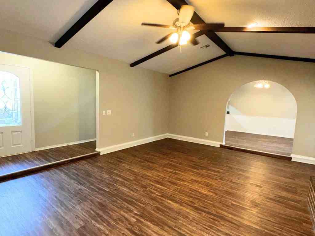 330 N Lakeside Ter - Photo 3 of 24