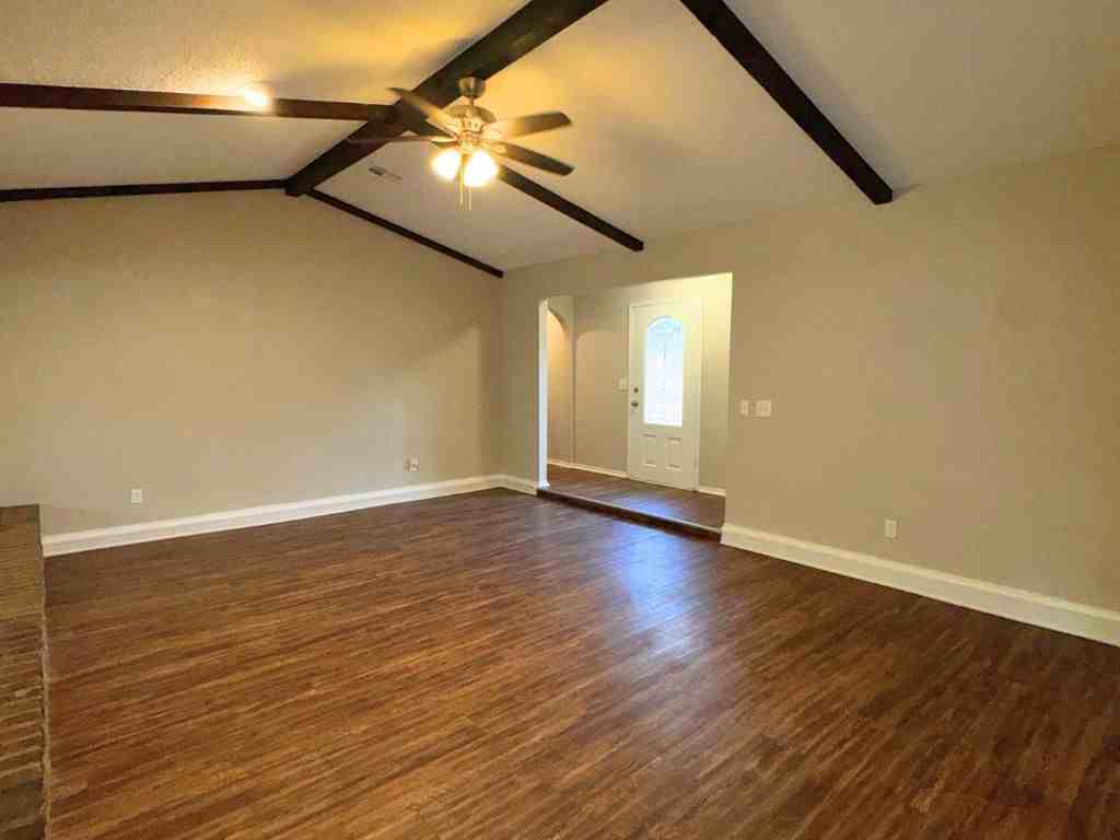 330 N Lakeside Ter - Photo 4 of 24
