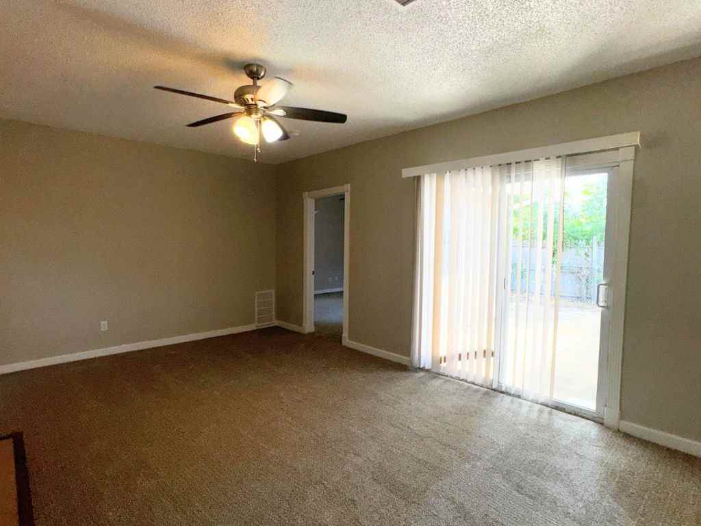 6009 Nw 55th St - Photo 5 of 17