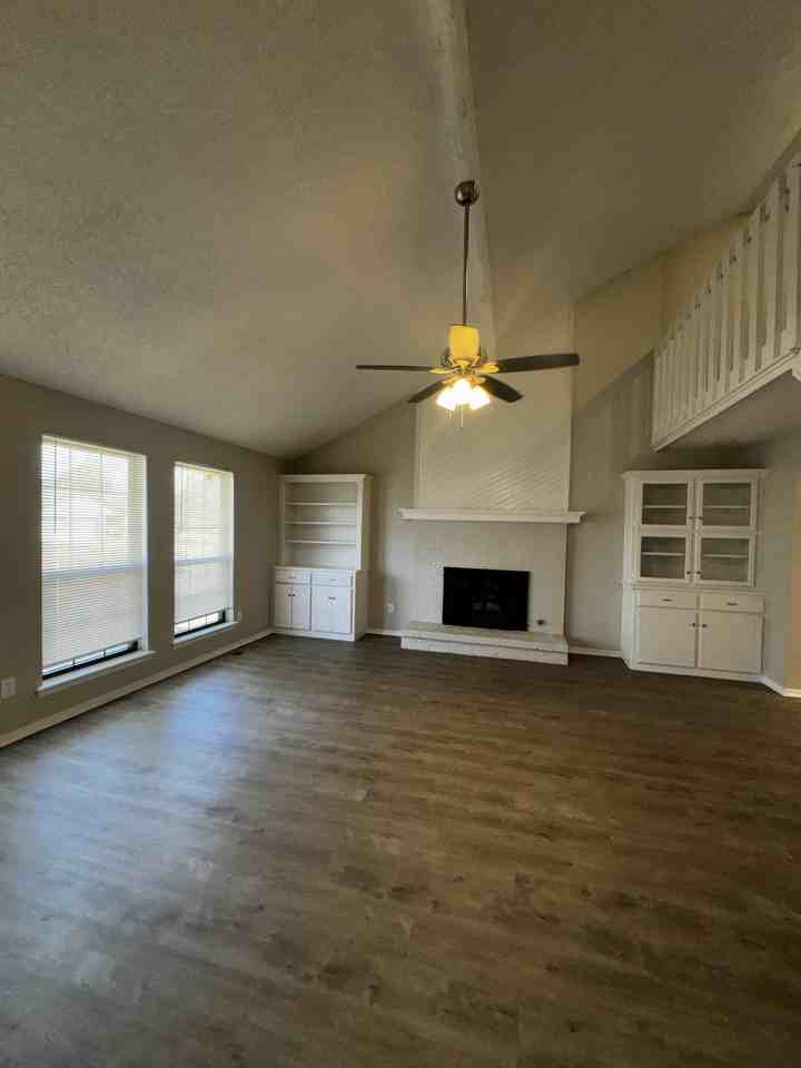 8304 Nw 109th Ter - Photo 3 of 23