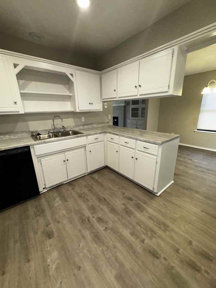 8304 Nw 109th Ter - Photo 7 of 23