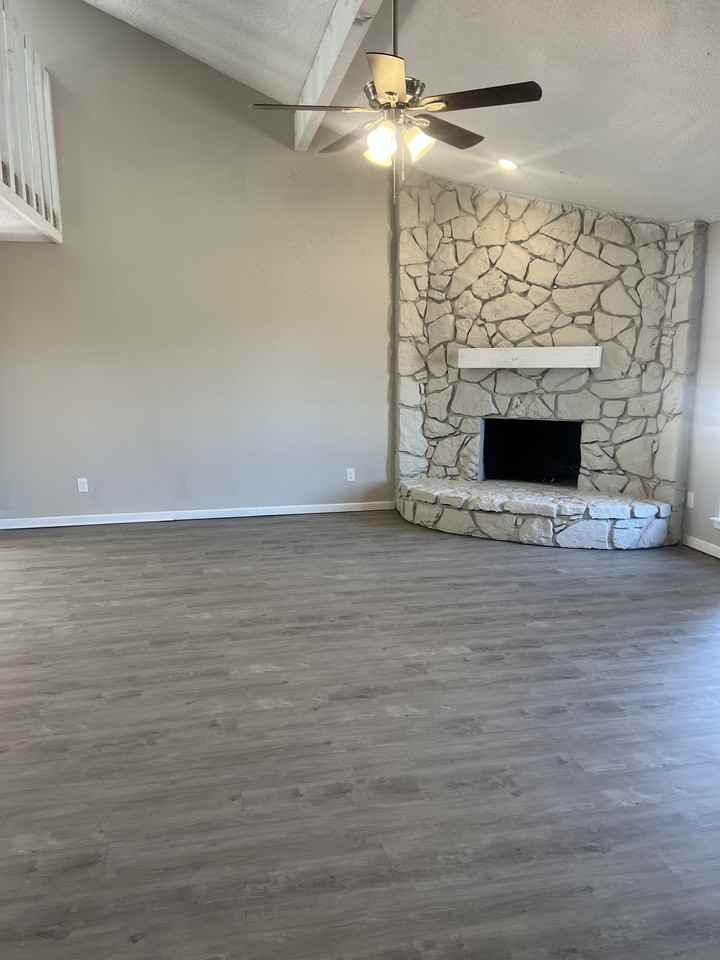 11300 N Eagle Ln - Photo 2 of 12