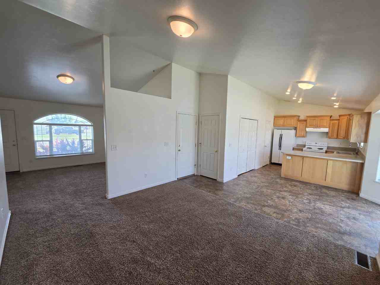 222 Robison Dr - Photo 4 of 15