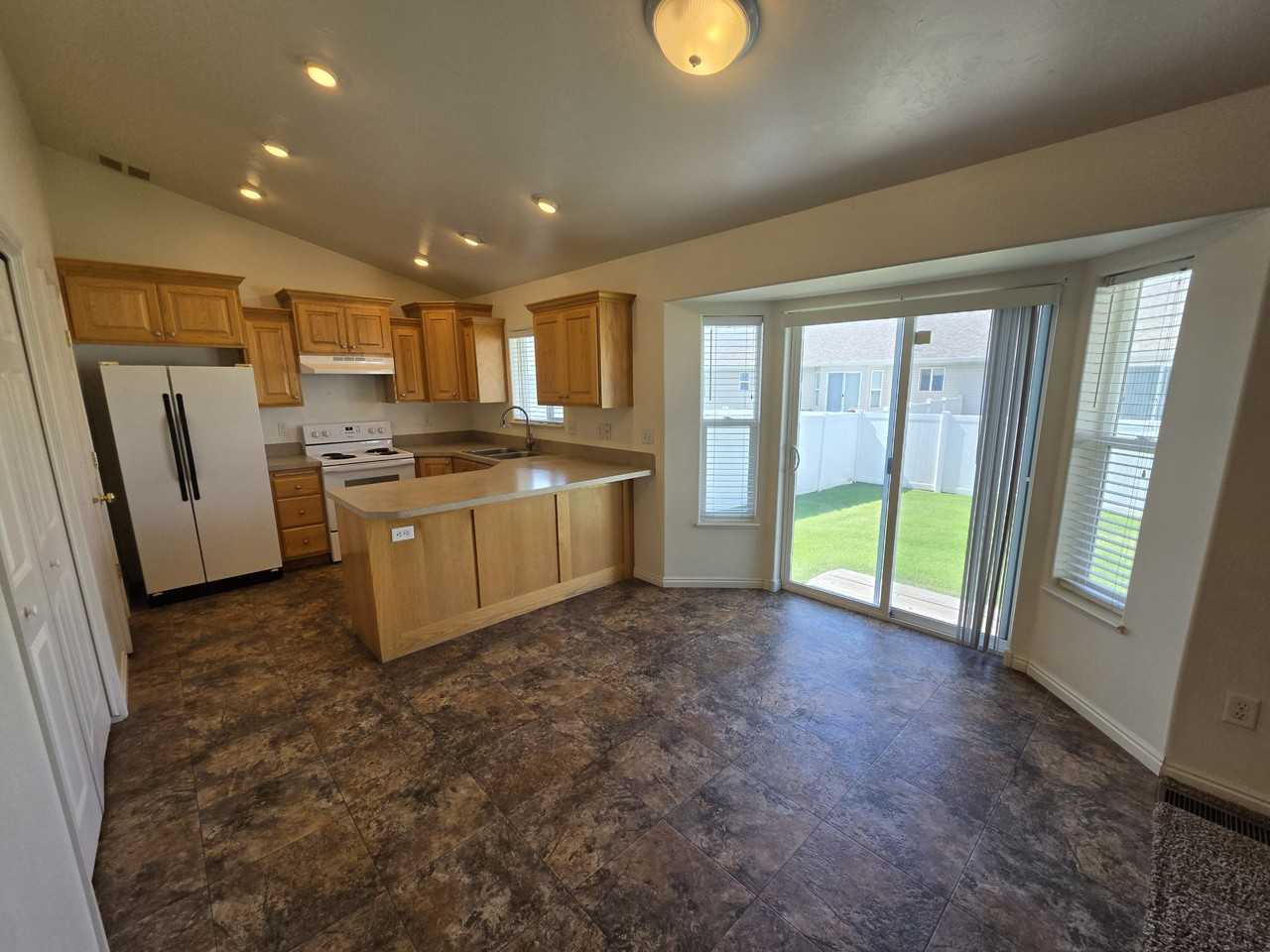 222 Robison Dr - Photo 5 of 15