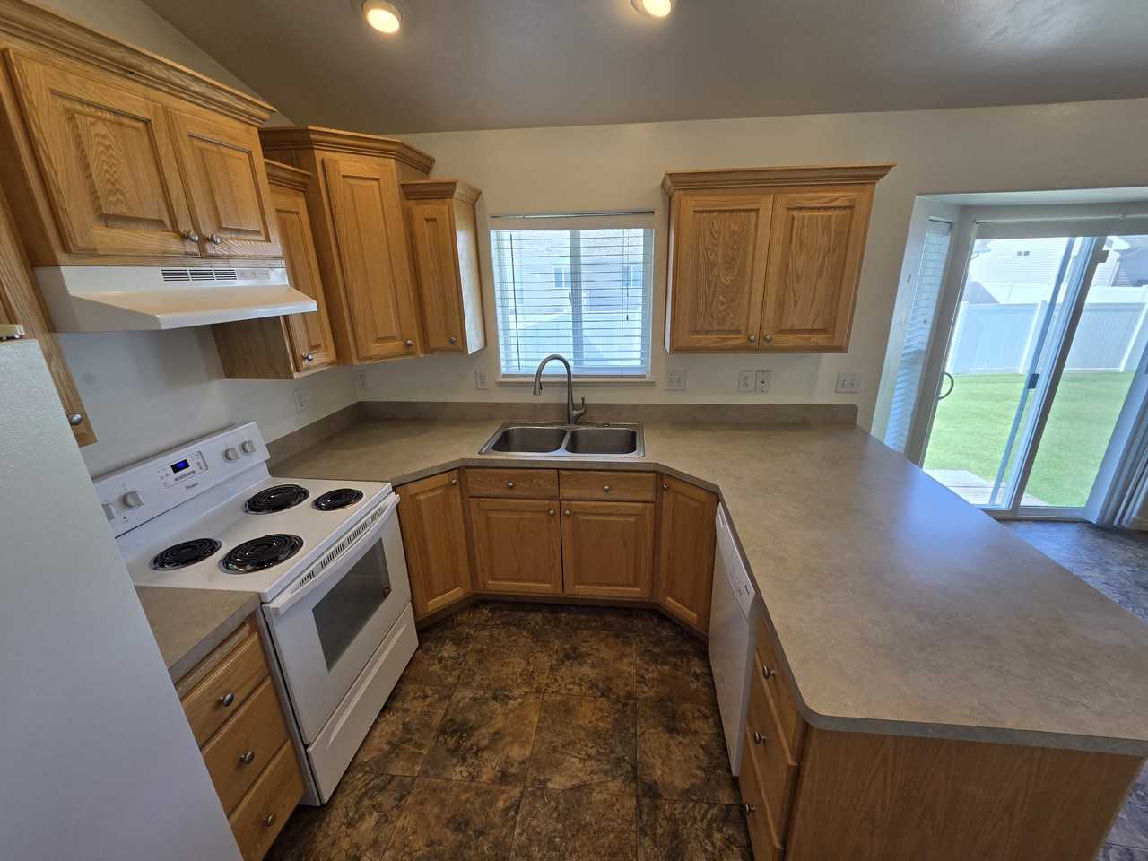 222 Robison Dr - Photo 6 of 15