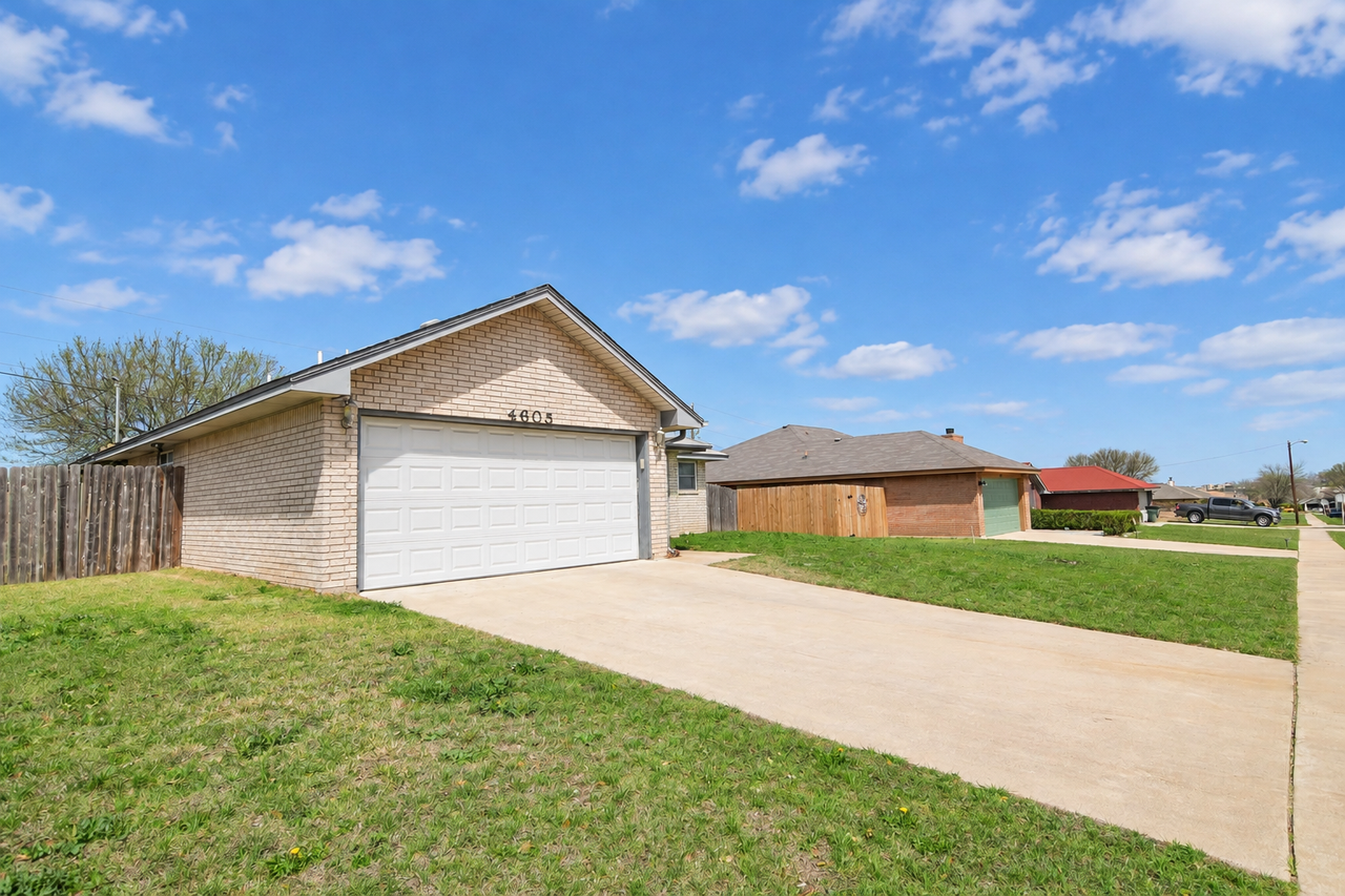 4605 Frontier Trl - Photo 2 of 15