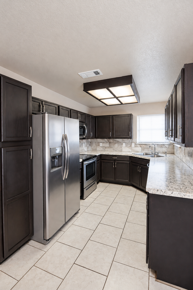 4605 Frontier Trl - Photo 4 of 15