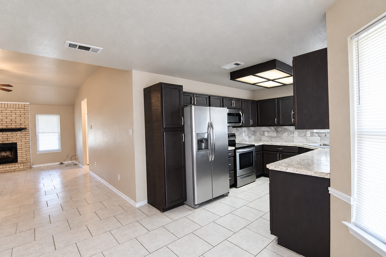 4605 Frontier Trl - Photo 5 of 15
