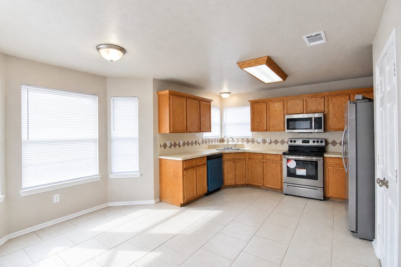 4712 Aspen Dr - Photo 4 of 20