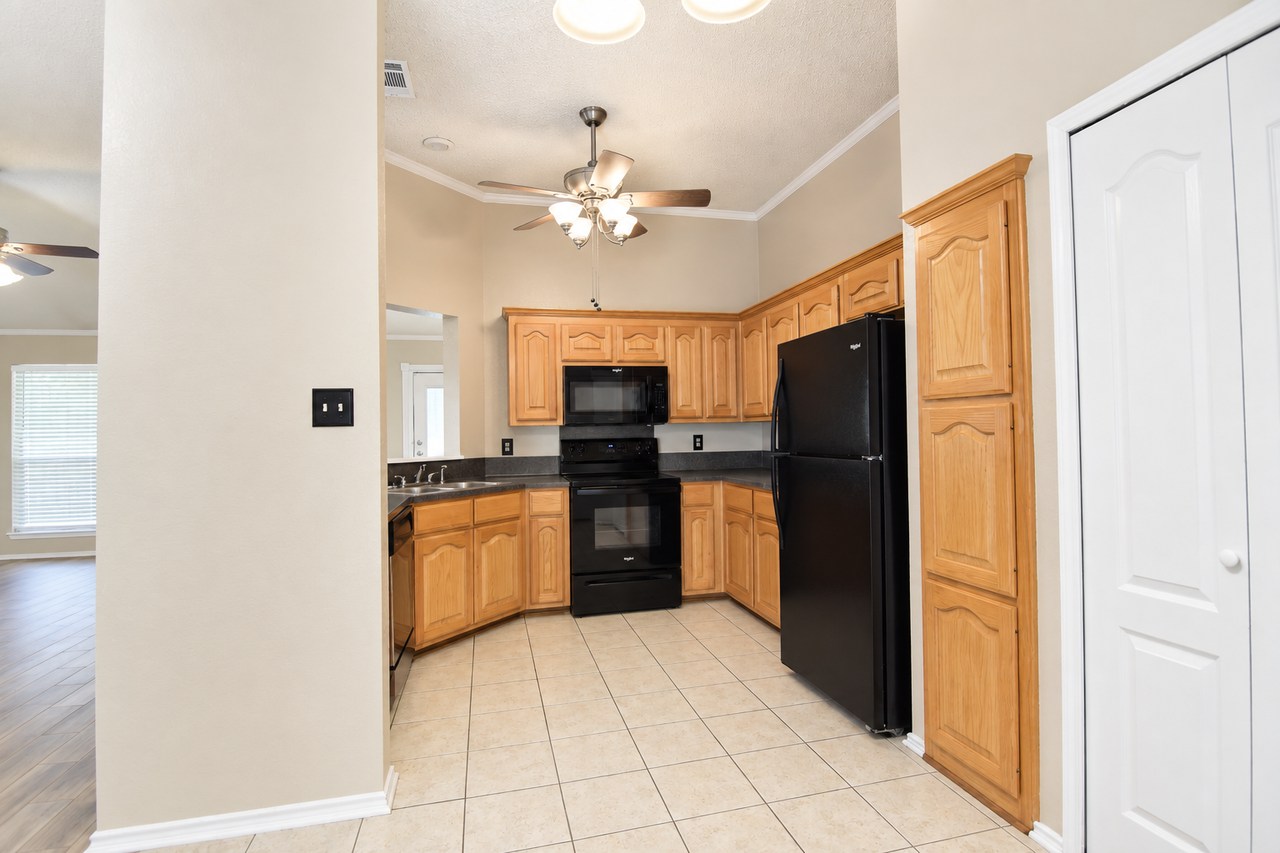 2502 Willow Springs Rd - Photo 4 of 17