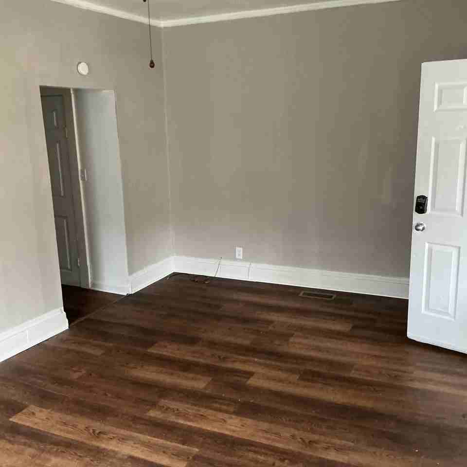 1207 Red Oak St - Photo 6 of 27