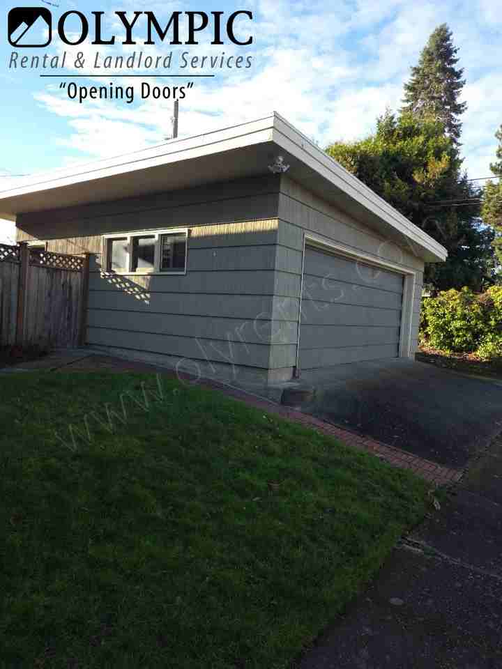 1030 N Oakes St - Photo 3 of 31