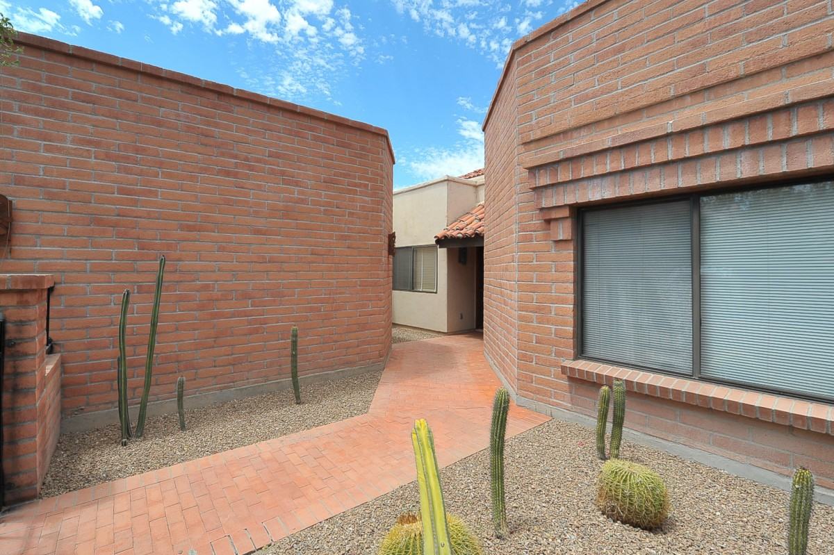 6563 N Calle Sin Nombre - Photo 3 of 27