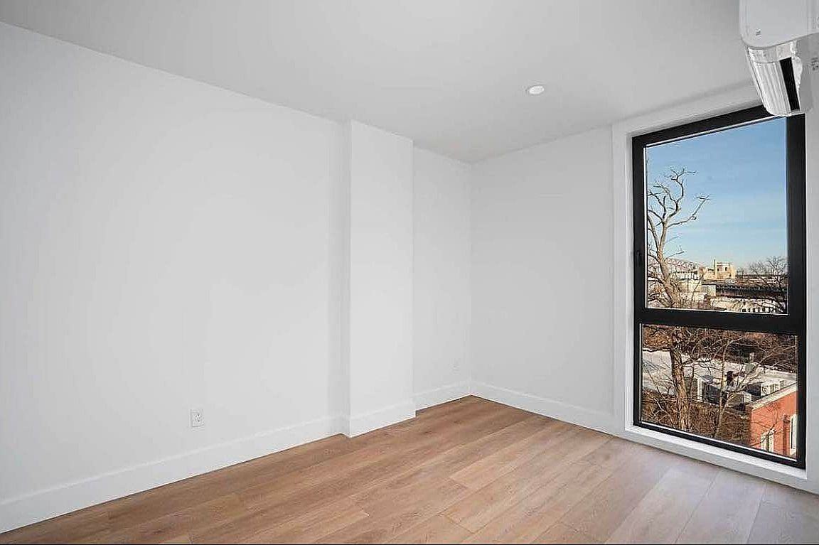 2333 Astoria Blvd - Photo 5 of 7