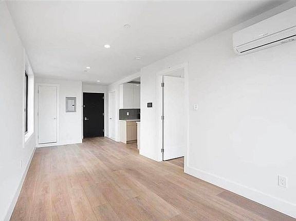 2333 Astoria Blvd - Photo 7 of 7