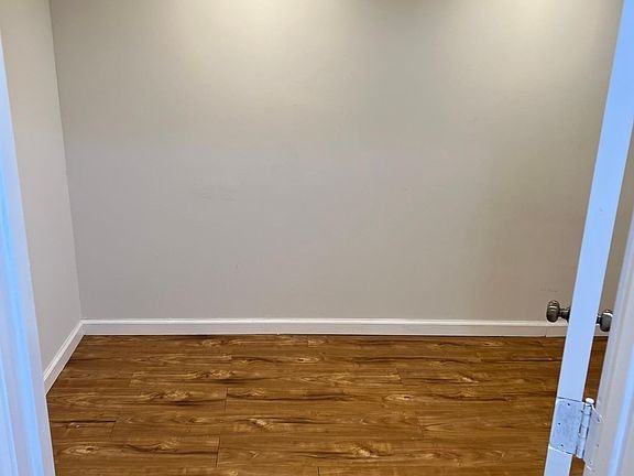 28 Lexington Ave - Photo 4 of 6