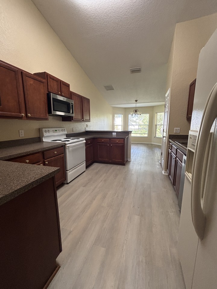 322 Mendoza St - Photo 3 of 24
